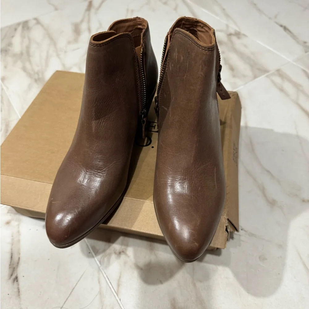 NWT FRYE Brown Leather Double Zip Ankle Boots Booties Size 9
